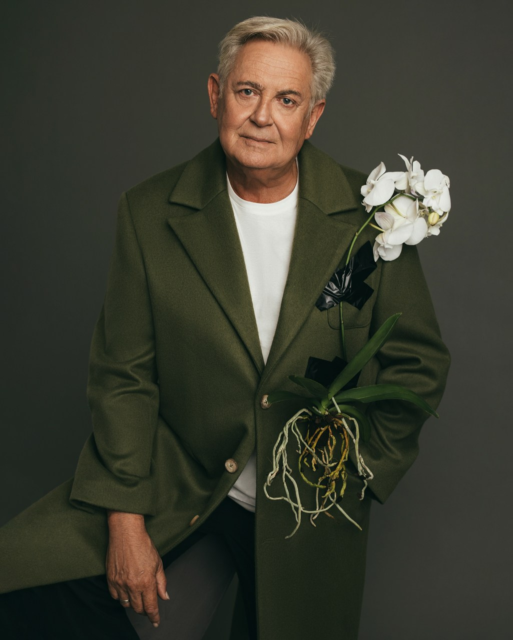 Фото Стоянова с цветком