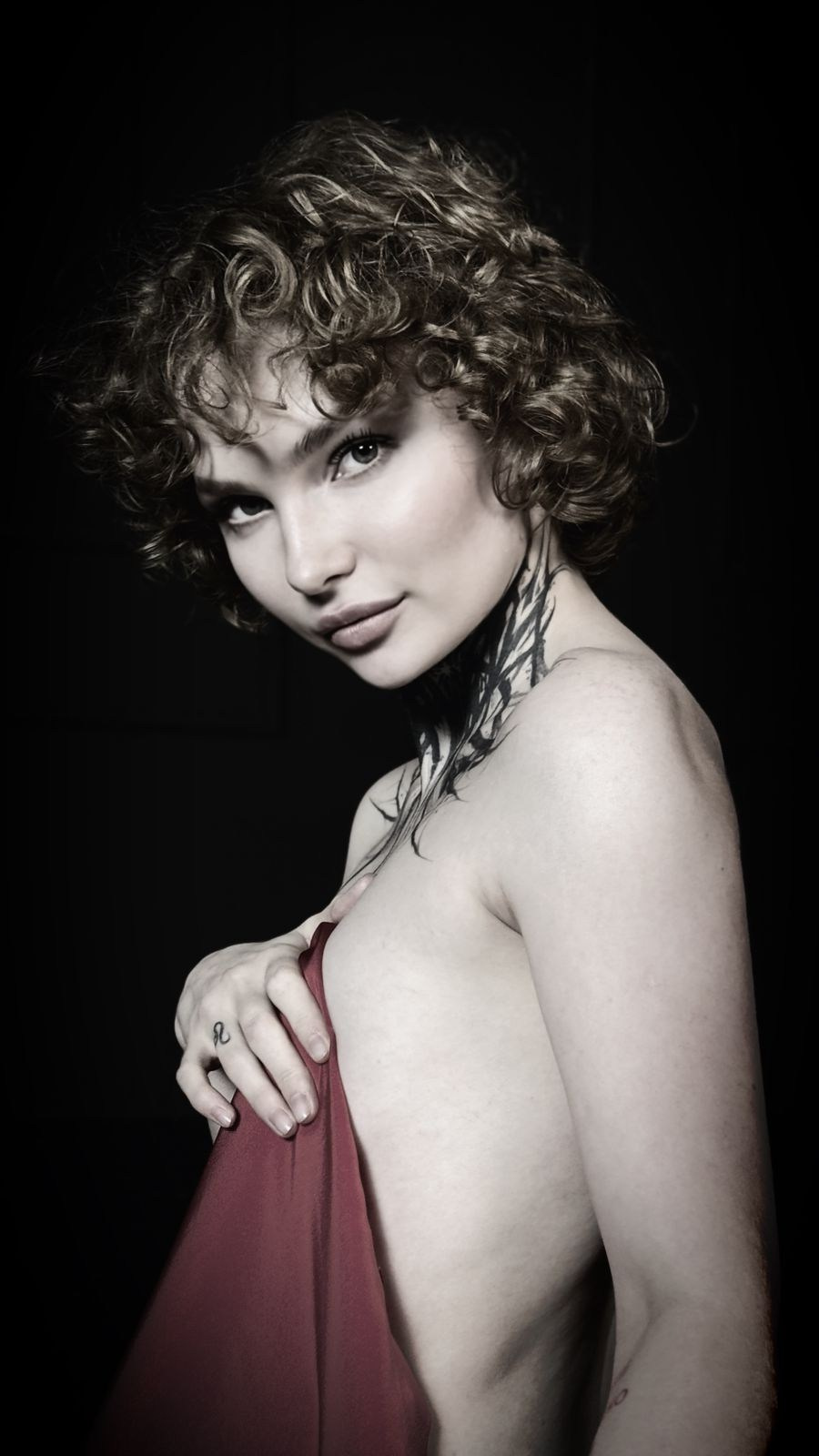 Красная рубашка. Мобильный фотограф Дмитрий Шпуров | KIREVAS