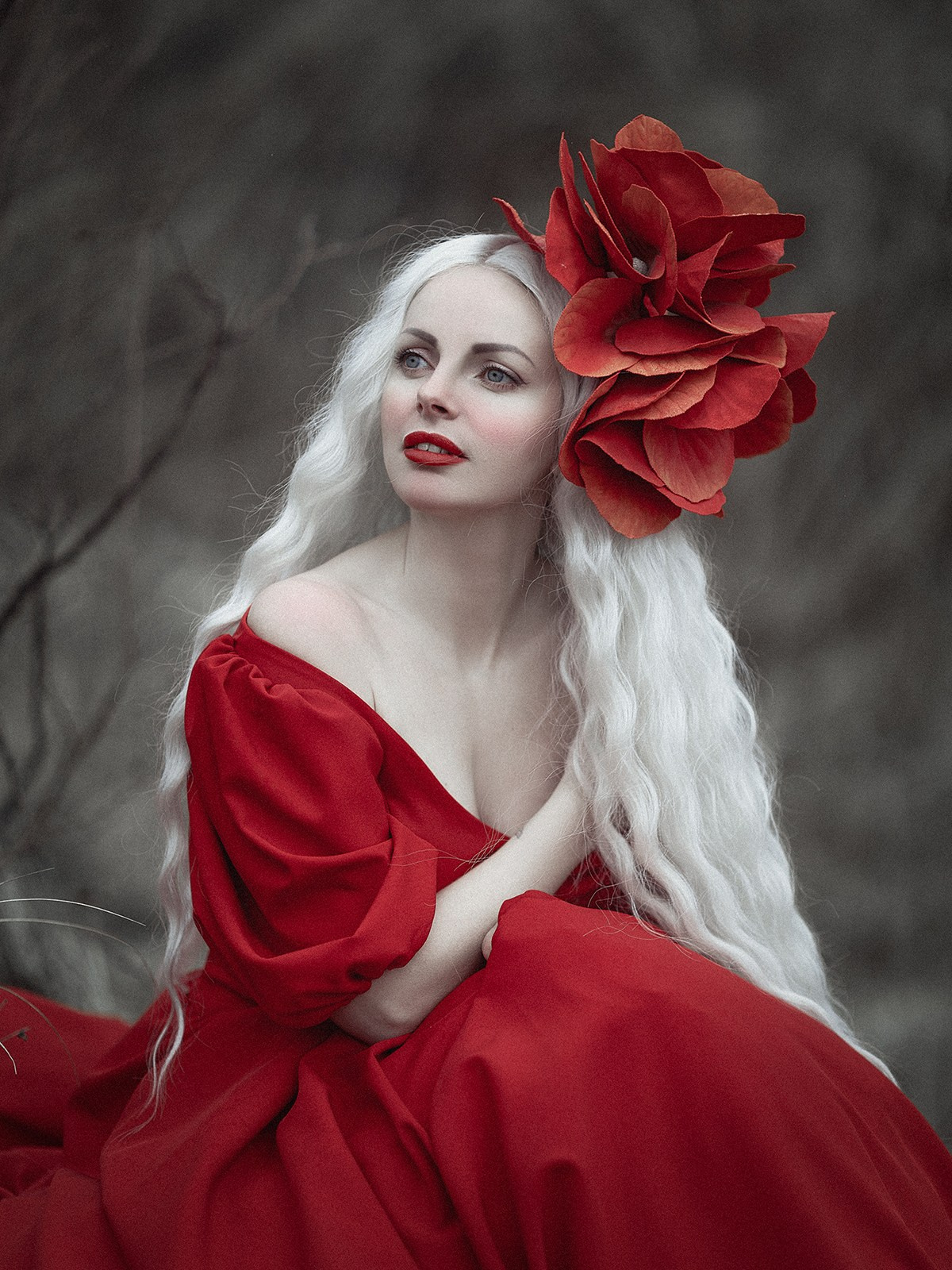 Платья из плотных тканей, тяжелые. Фотограф Алёна Яковлева