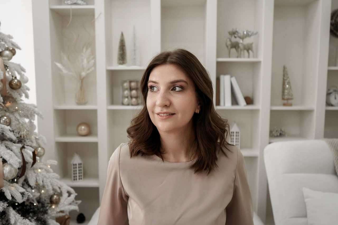 Семейный фотограф в Батайске и Ростове-на-Дону. Новогодняя фотосессия в студии Белый кролик. Свадебный фотограф в Ростове-на-Дону. Таинство Крещения и Венчания, семейные фотосессии. Алёна Чёботова