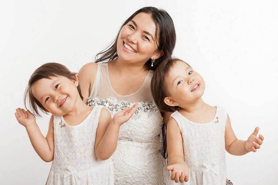 Фотосессия семейная. Фотостудия Алматы. Семейная и детская фотостудия Family studio.Фотограф Алматы