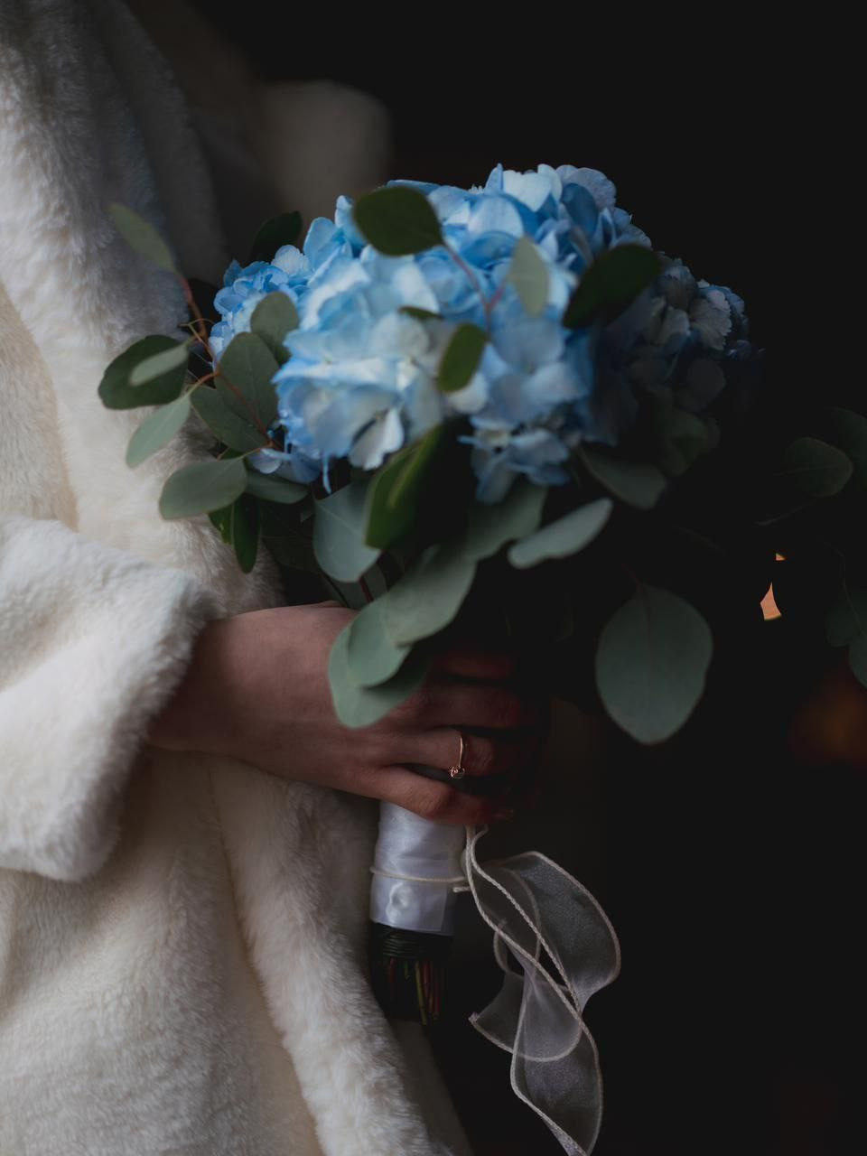 гортензия, букет невесты, свадебный букет, голубая гортензия, гортензия в букете невесты, бутоньерка из гортензии свадьба 2023, свадебный букет, свадебный букет невесты