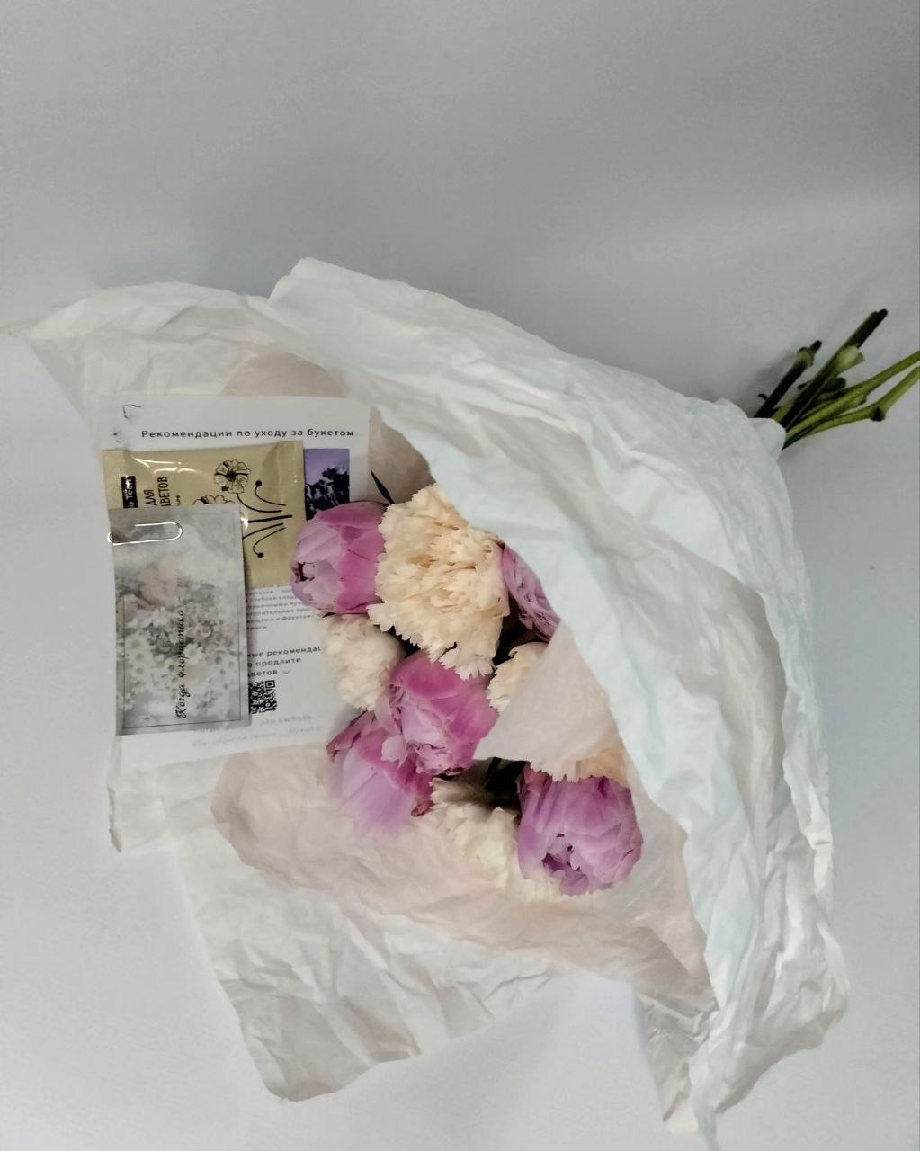 пионы, пион. пион Сара Бернар, диантус, букет из пионов, закрытые пионы, флорист, флорист москва, флорист люберцы, флорист сао, флорист цао, флорист ювао