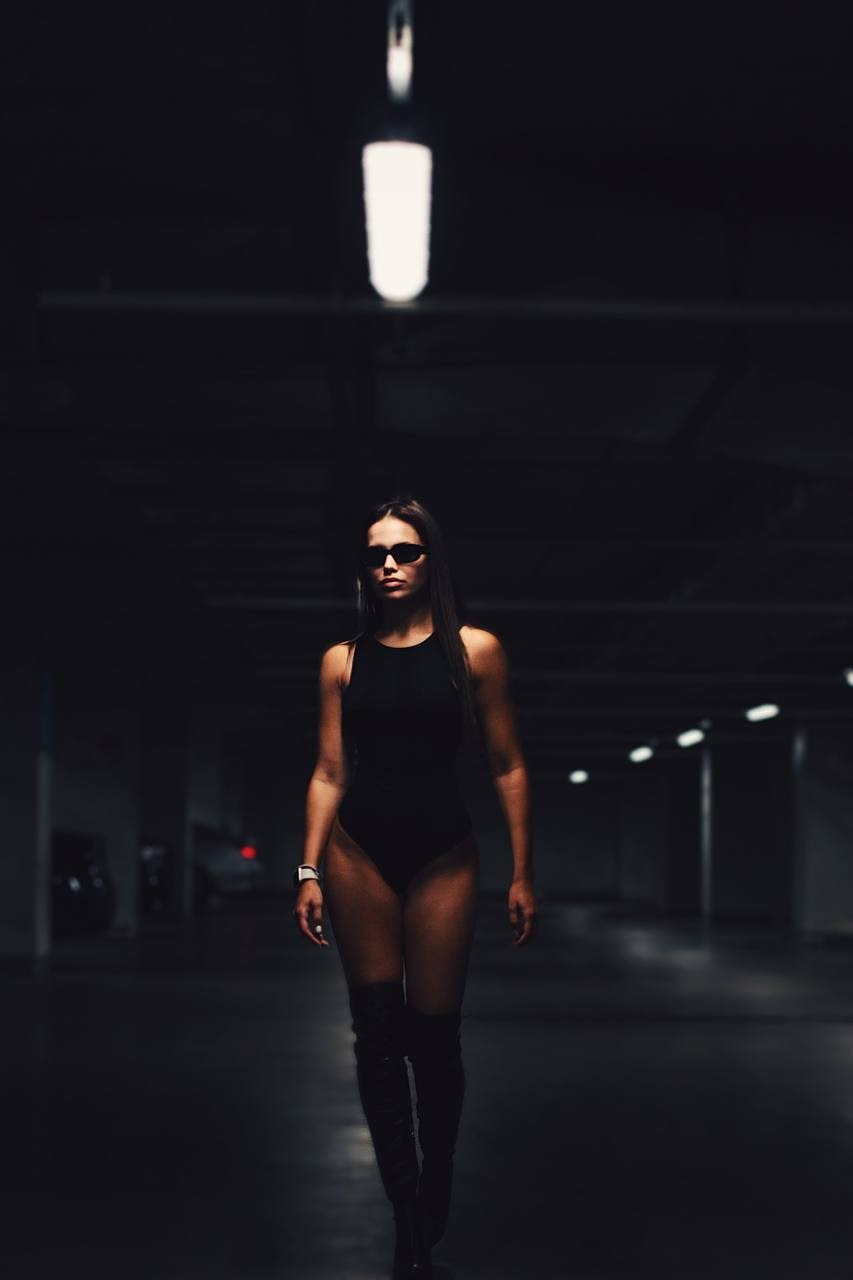 Анастасия и Виктория. Парковка. Фотограф Пирумян Анна. г. Сургут, г. Воронеж