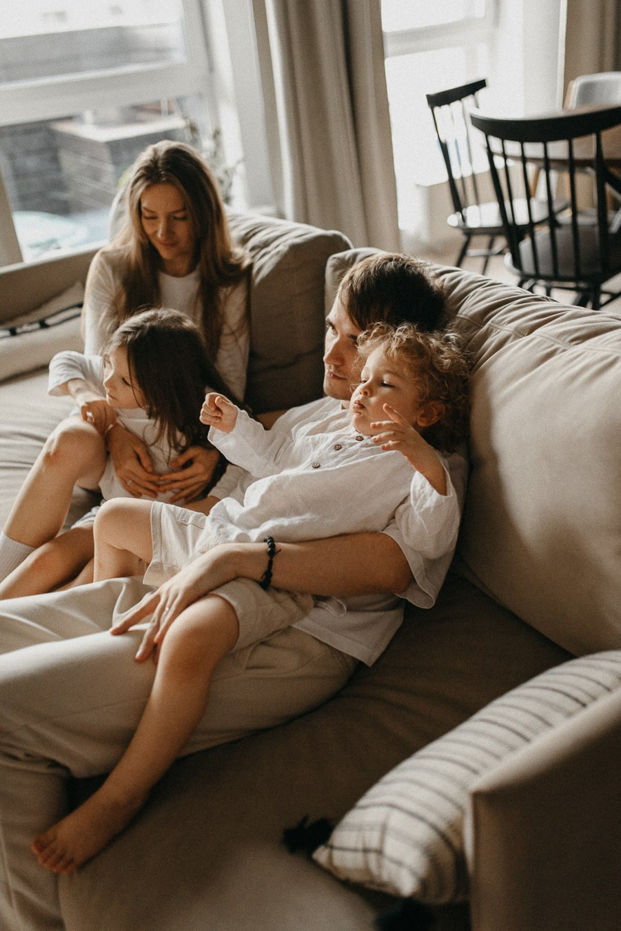 Костя, Яна, Кристина, Леон | дома