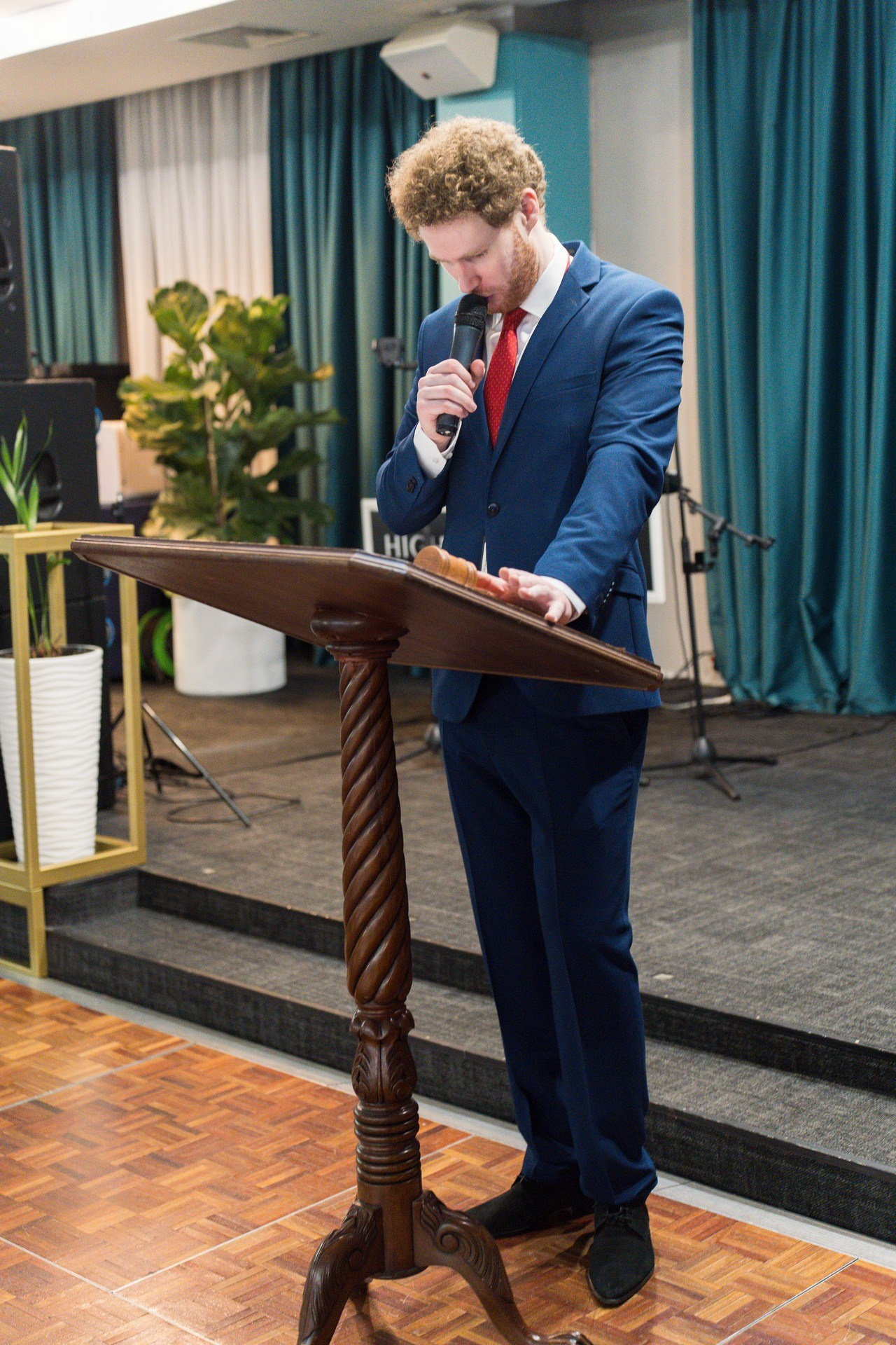 Русьпушнина. Репортажная съёмка в Санкт-Петербурге, Константин Петров