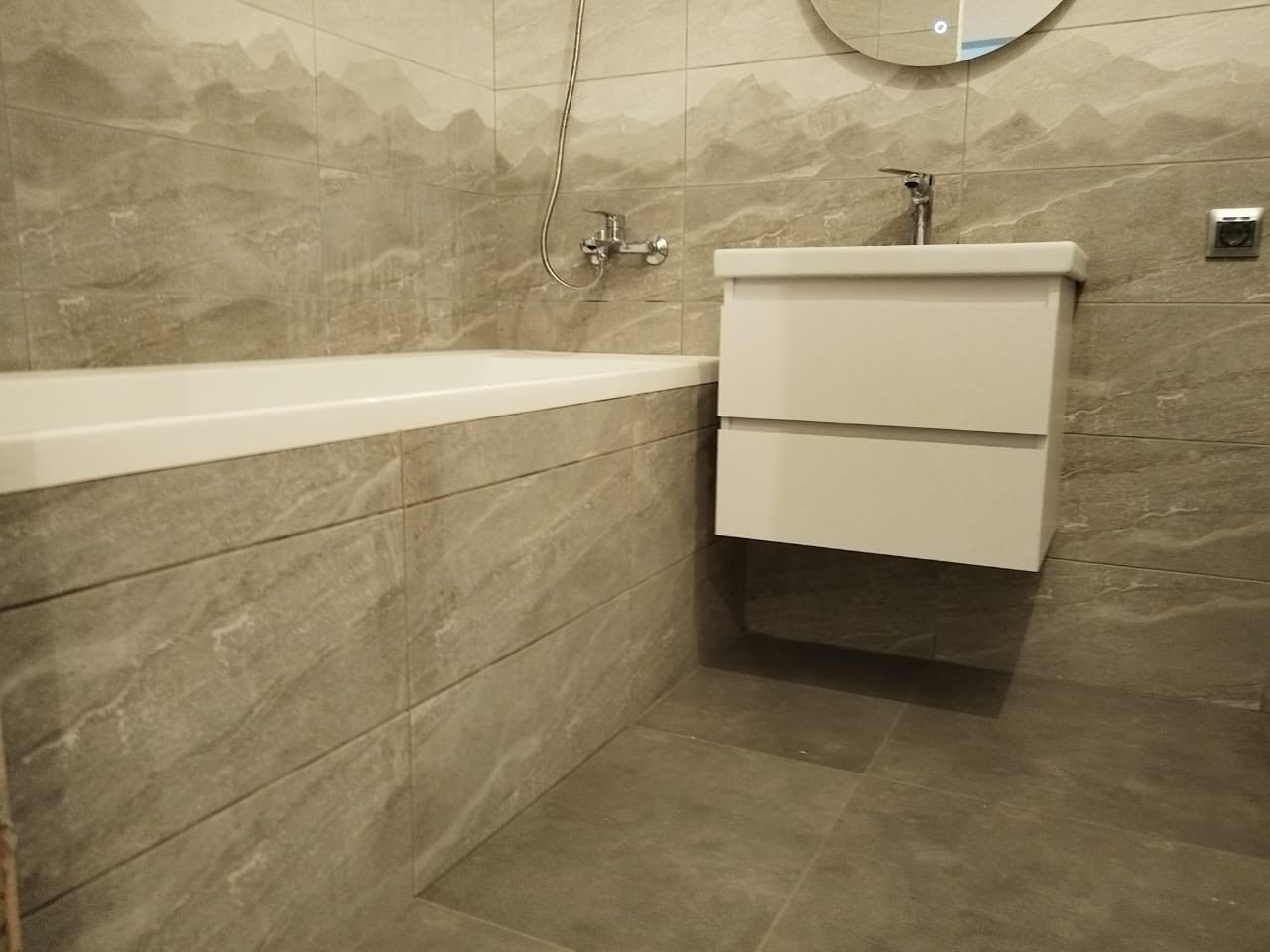 Ванная комната (г. Иннополис, ул. Спортивная, д. 98). Ремонт санузла, туалета, ванной под ключ в Казани. Укладка плитки