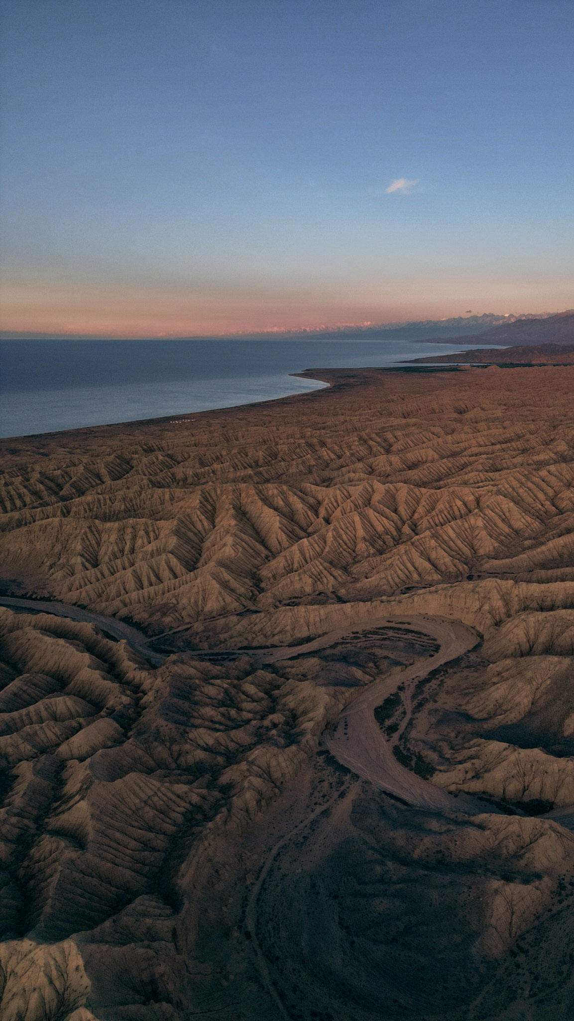 Кыргызстан. Человек с фотокамерой