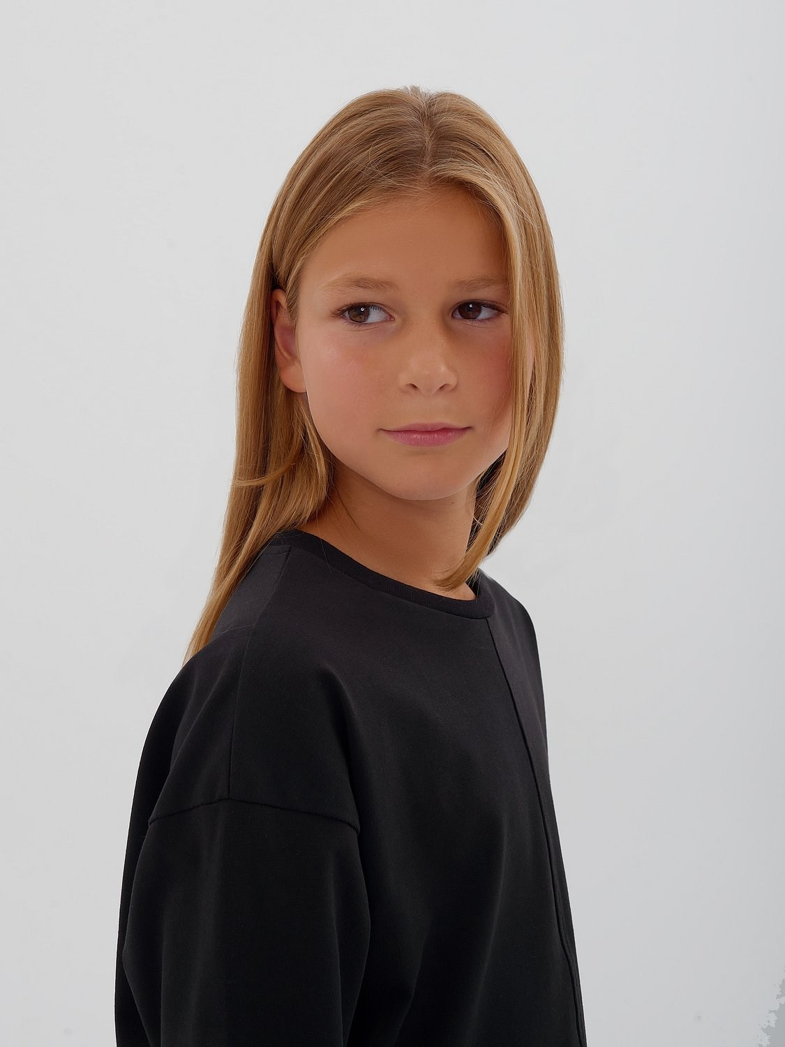 Детская одежда: лонгсливы и футболки. Портретный фотограф в Санкт-Петербурге