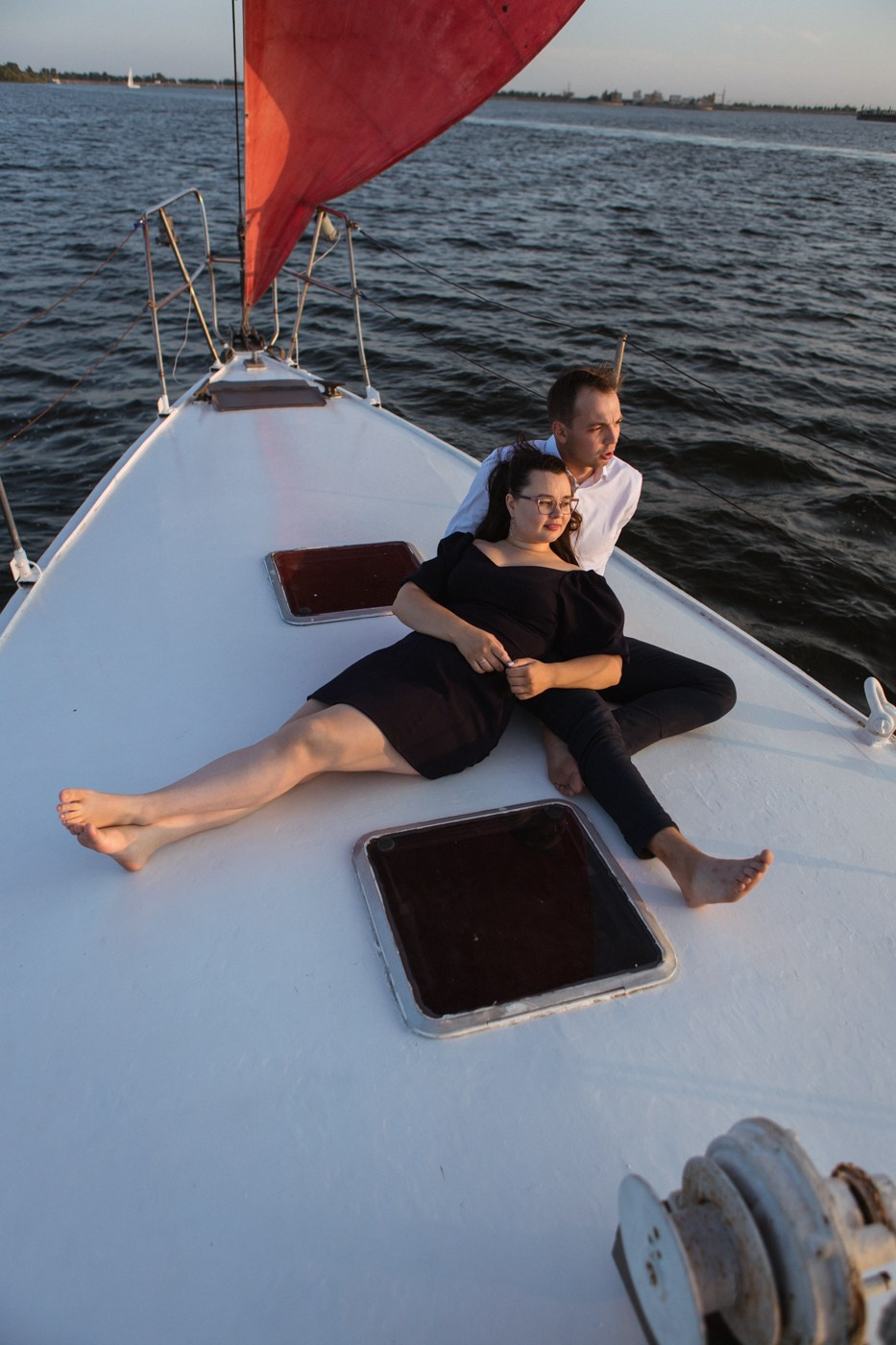 Захар и Татьяна. Прогулочная съемка на яхте. Фотографы в городе Волгограде — Людмила Агеева и Алексей Околелов