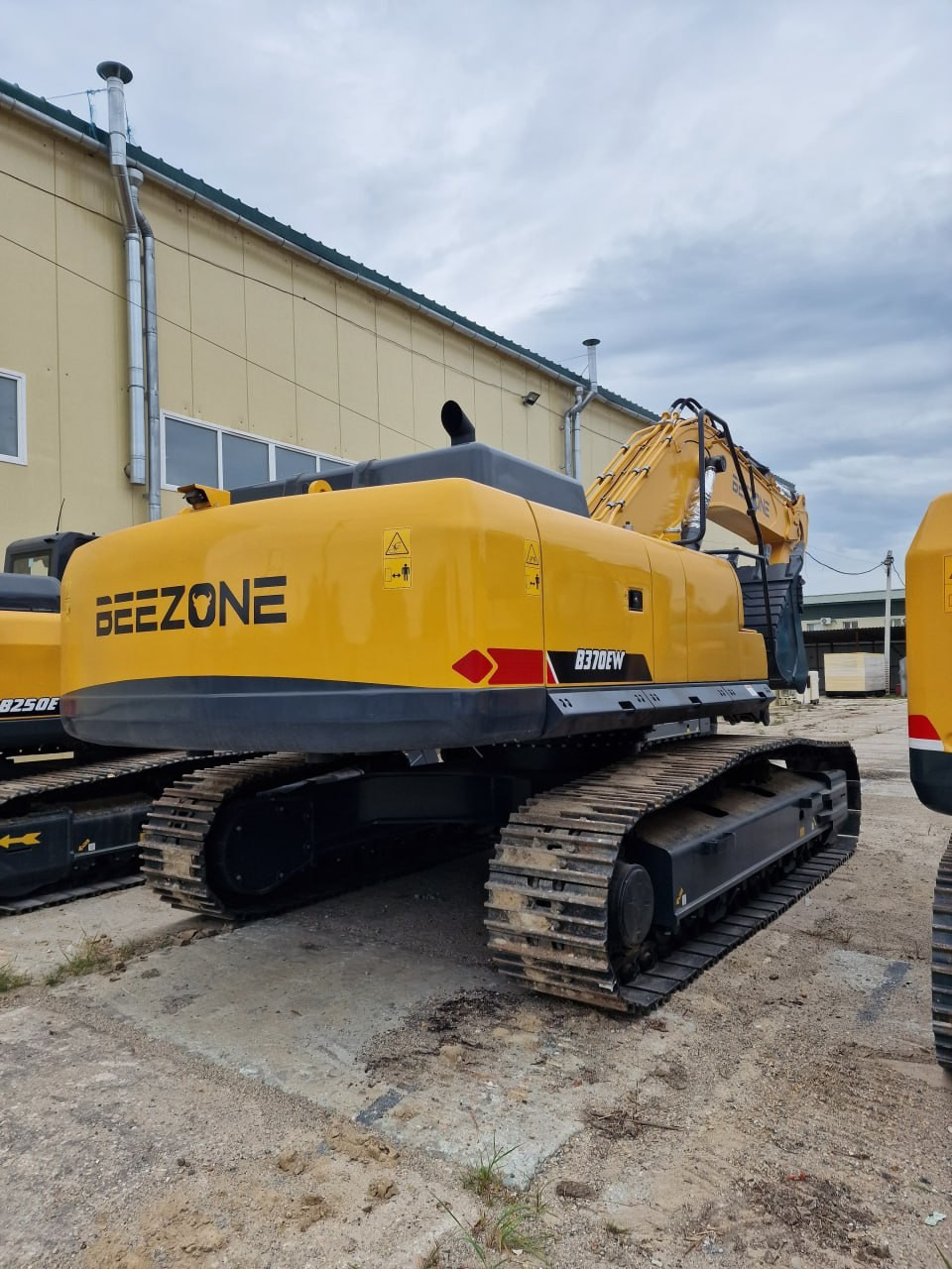 Фото гус. экс. Beezone В370EW. Продажа и обслуживание грузовой техники и спецтехники в г. Новосибирск компания СТИ