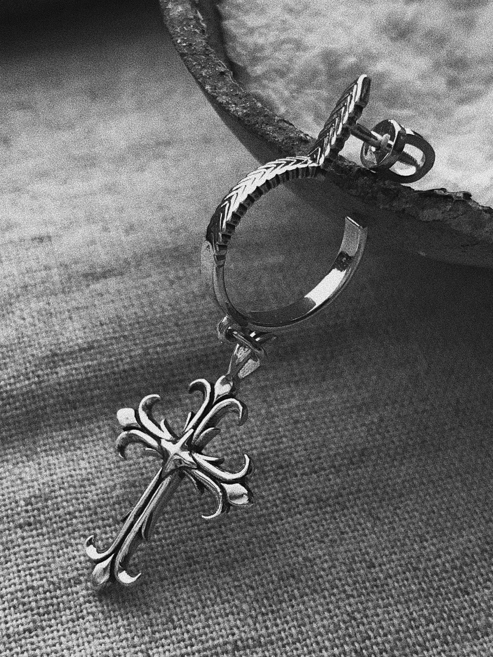 Моно-серьга из серебра 925 пробы. Родирование. Чернение.