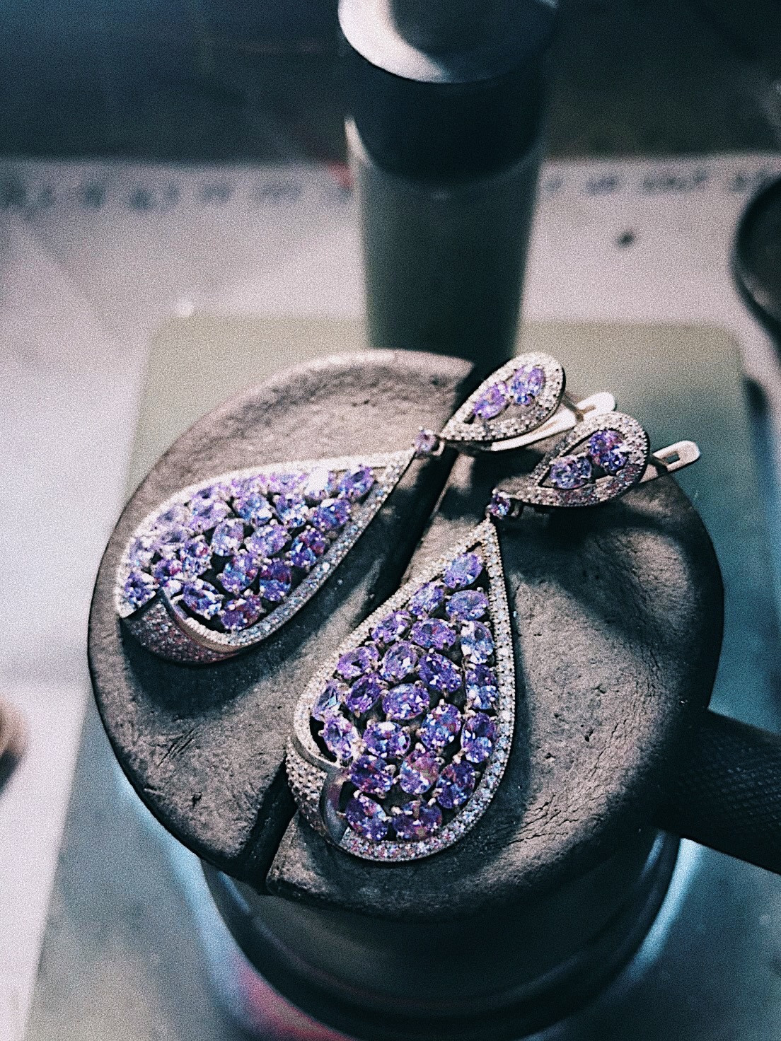 Серьги из серебра 925 пробы с аметистами. 