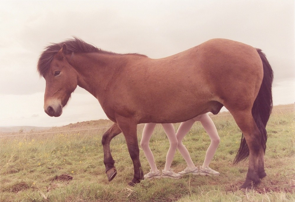 фотография Арико Инаока с близнецами в гармоничном взаимодействии