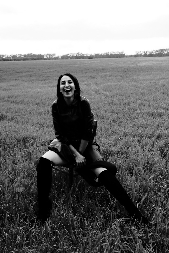 Наташа. Прогулка в поле. Фотограф Наташа Лисица
