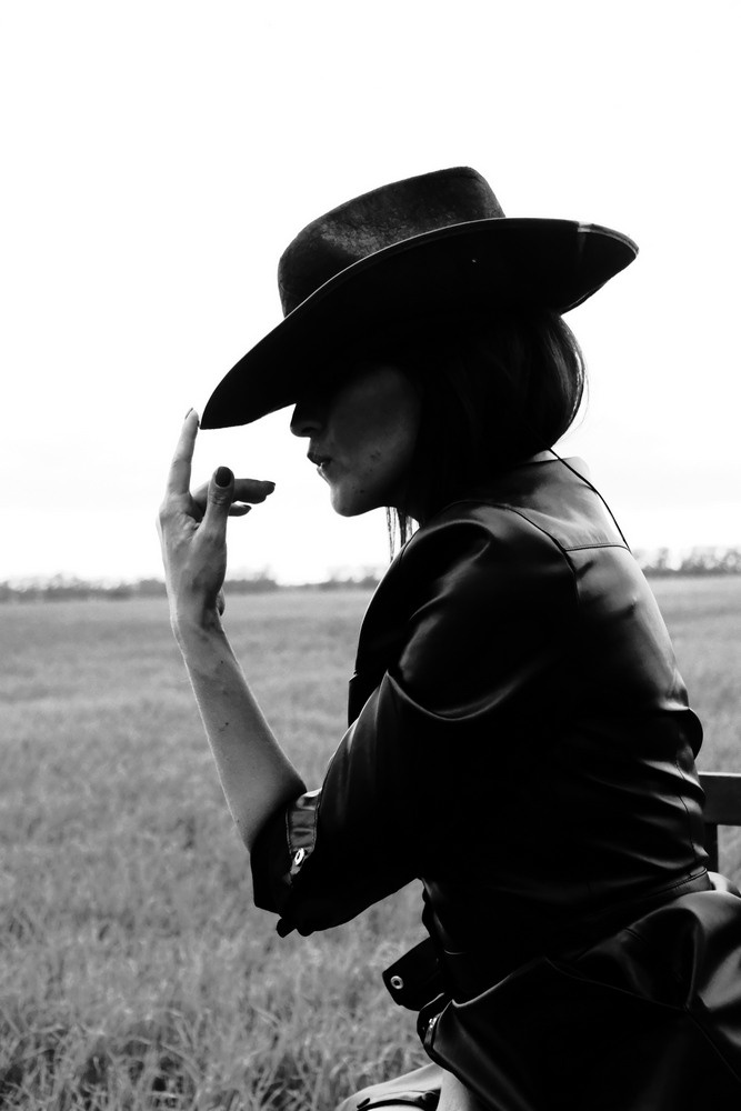 Наташа. Прогулка в поле. Фотограф Наташа Лисица