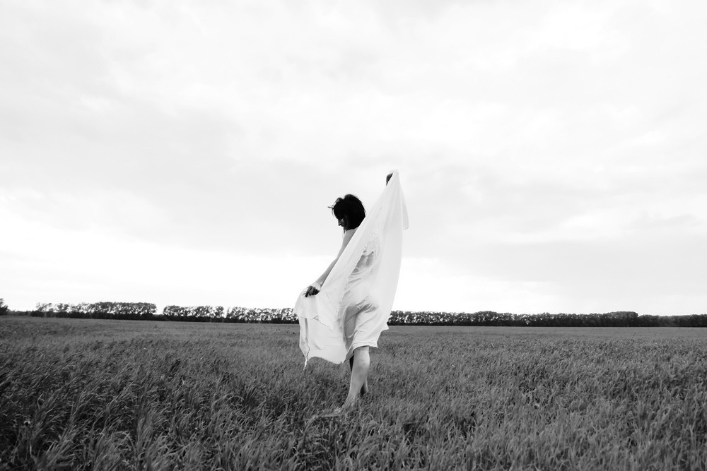 Наташа. Прогулка в поле. Фотограф Наташа Лисица