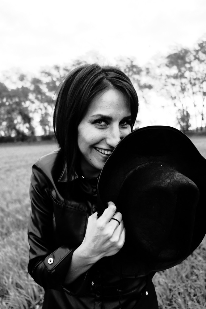 Наташа. Прогулка в поле. Фотограф Наташа Лисица