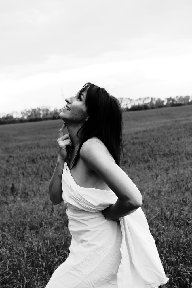 Наташа. Прогулка в поле. Фотограф Наташа Лисица