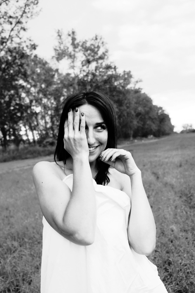 Наташа. Прогулка в поле. Фотограф Наташа Лисица