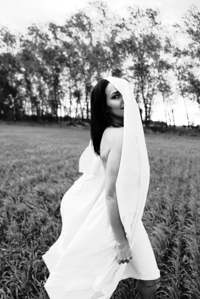 Наташа. Прогулка в поле. Фотограф Наташа Лисица