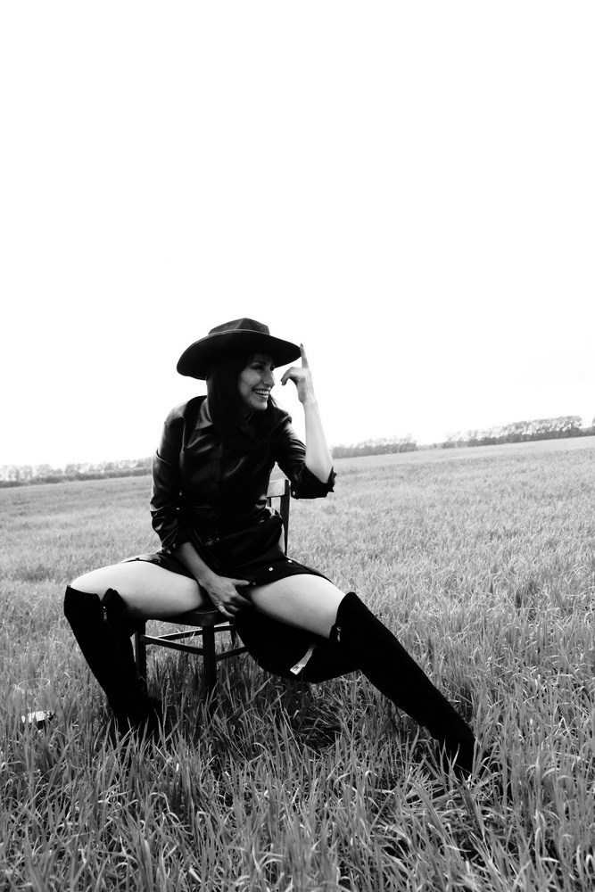 Наташа. Прогулка в поле. Фотограф Наташа Лисица