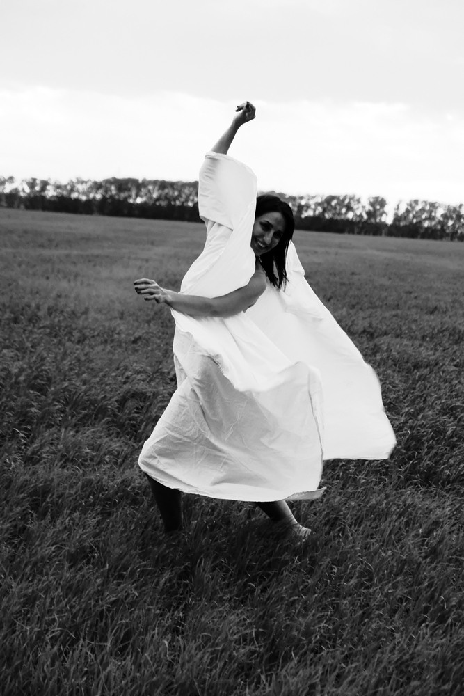 Наташа. Прогулка в поле. Фотограф Наташа Лисица