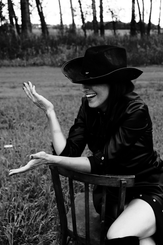 Наташа. Прогулка в поле. Фотограф Наташа Лисица