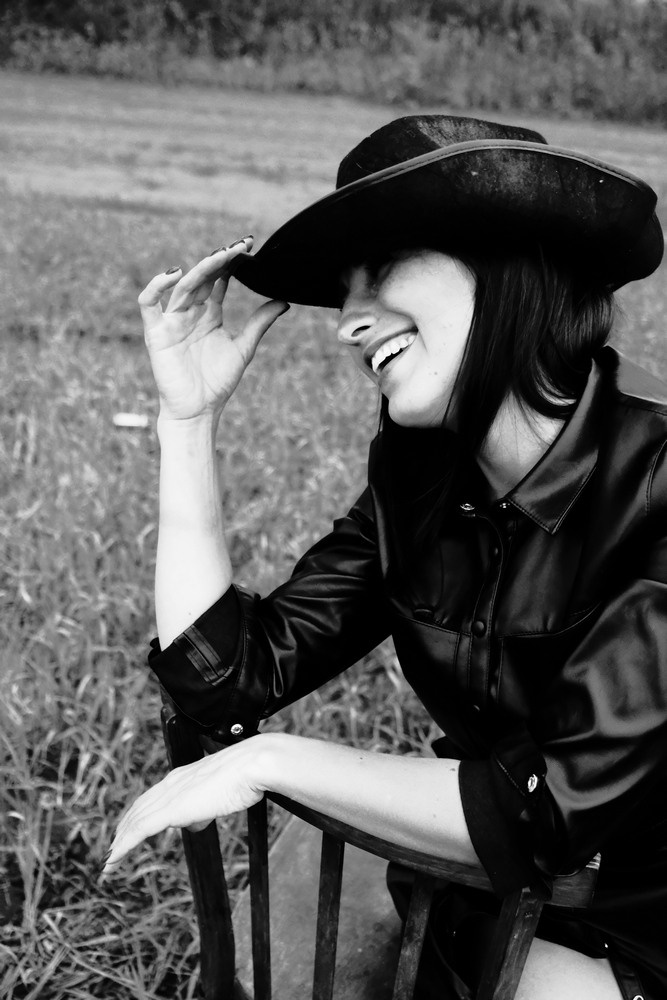 Наташа. Прогулка в поле. Фотограф Наташа Лисица