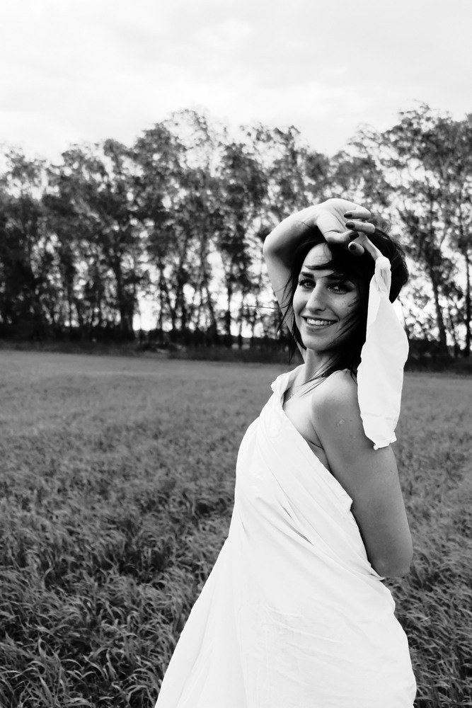 Наташа. Прогулка в поле. Фотограф Наташа Лисица