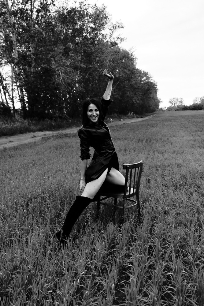 Наташа. Прогулка в поле. Фотограф Наташа Лисица