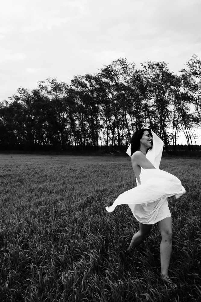 Наташа. Прогулка в поле. Фотограф Наташа Лисица