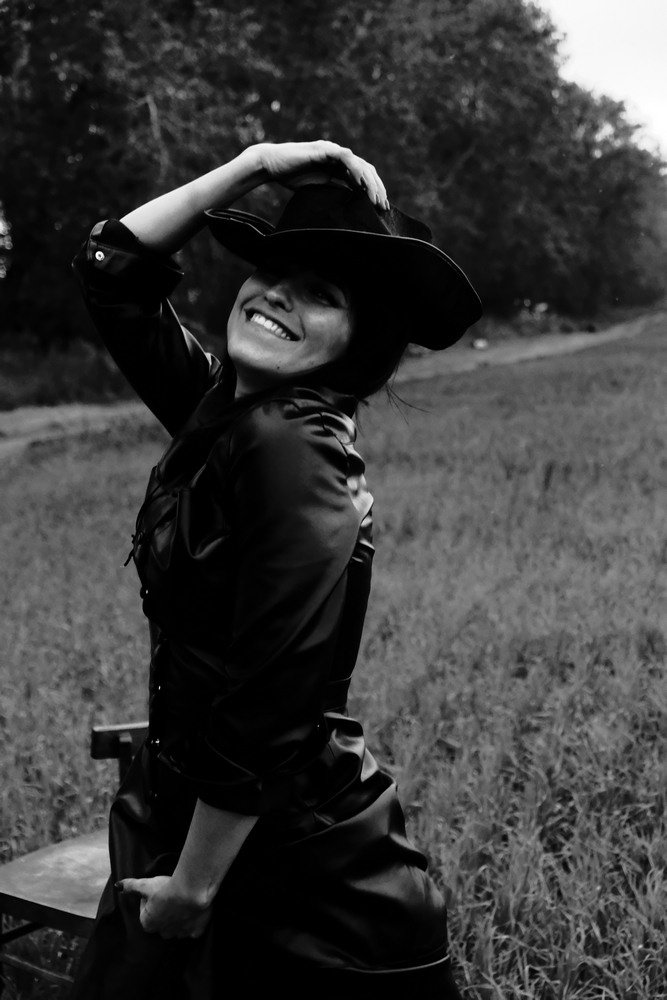 Наташа. Прогулка в поле. Фотограф Наташа Лисица