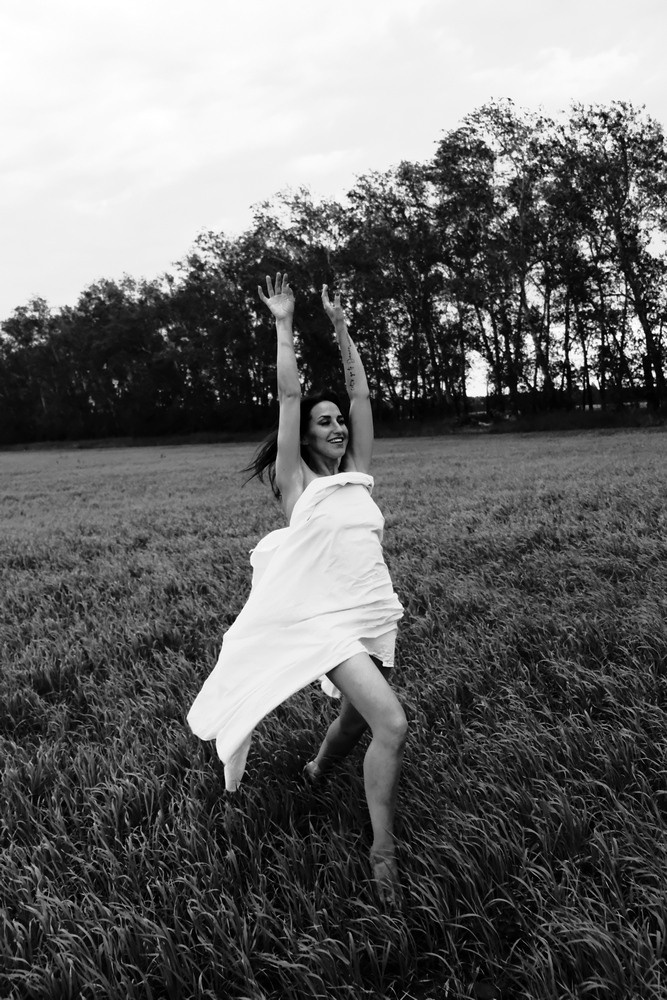 Наташа. Прогулка в поле. Фотограф Наташа Лисица