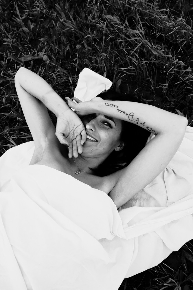 Наташа. Прогулка в поле. Фотограф Наташа Лисица