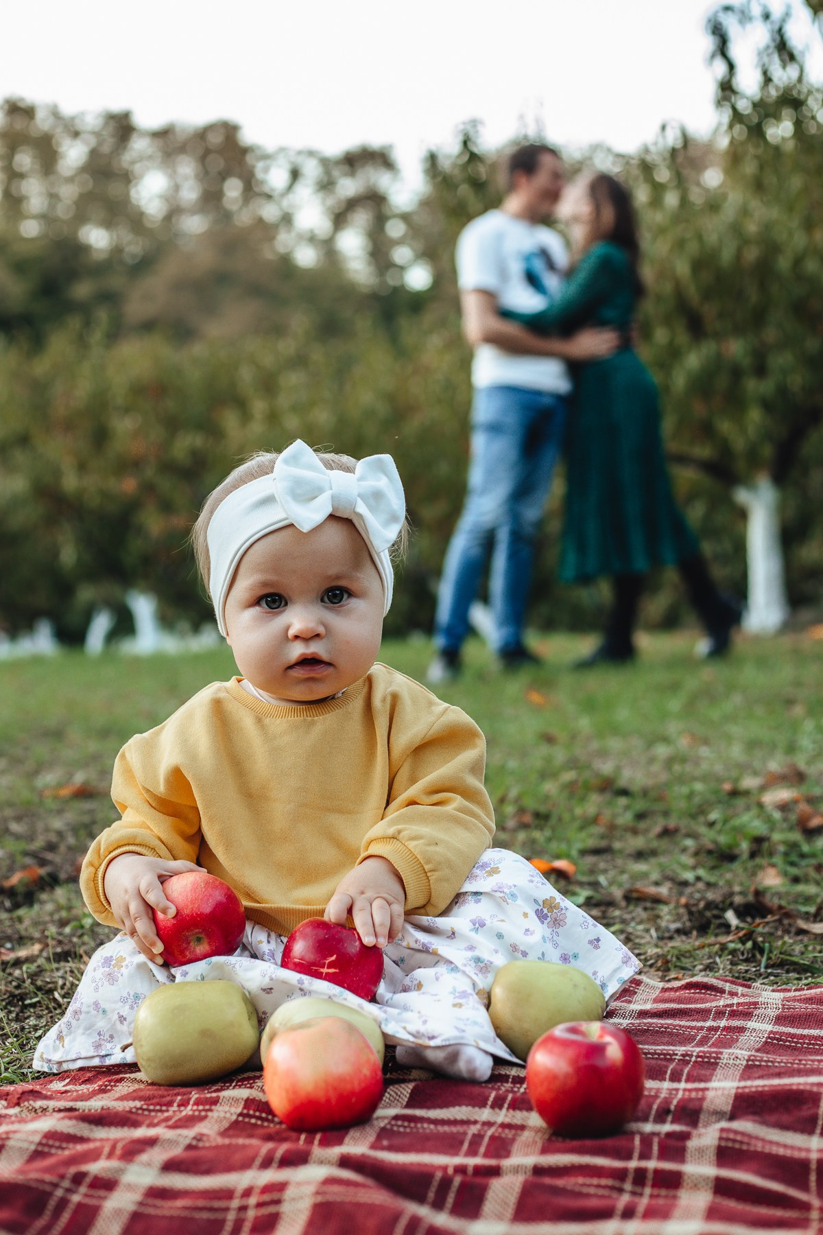 Иван, Ольга и Мира — в персиковом саду. Семейный фотограф Новороссийск, Анапа, Геленджик — Юлия Давыдова