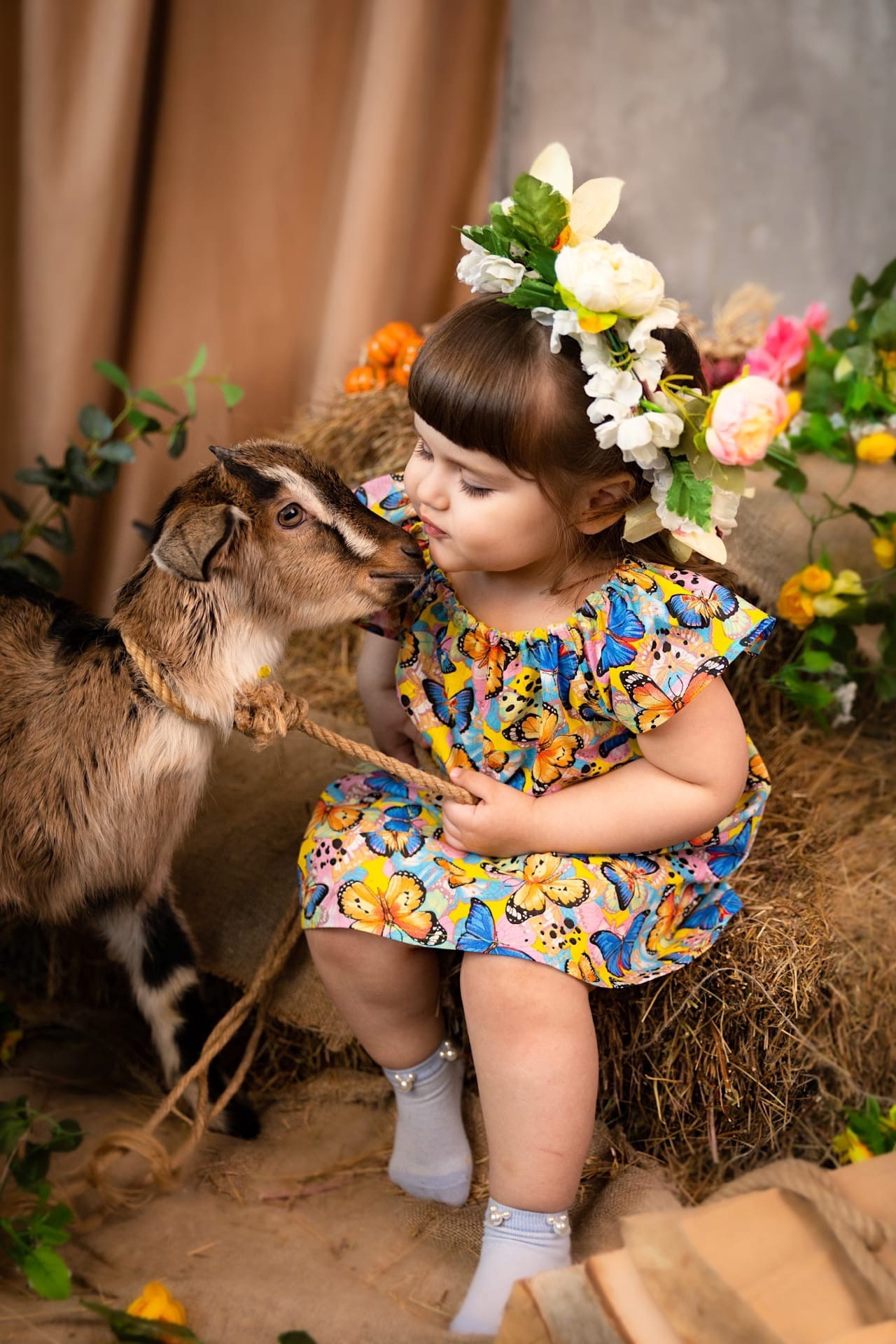 Фотодень с козлёнком и цыплятами. Фотограф Крещения, а также семейный и детский фотограф в Оренбурге