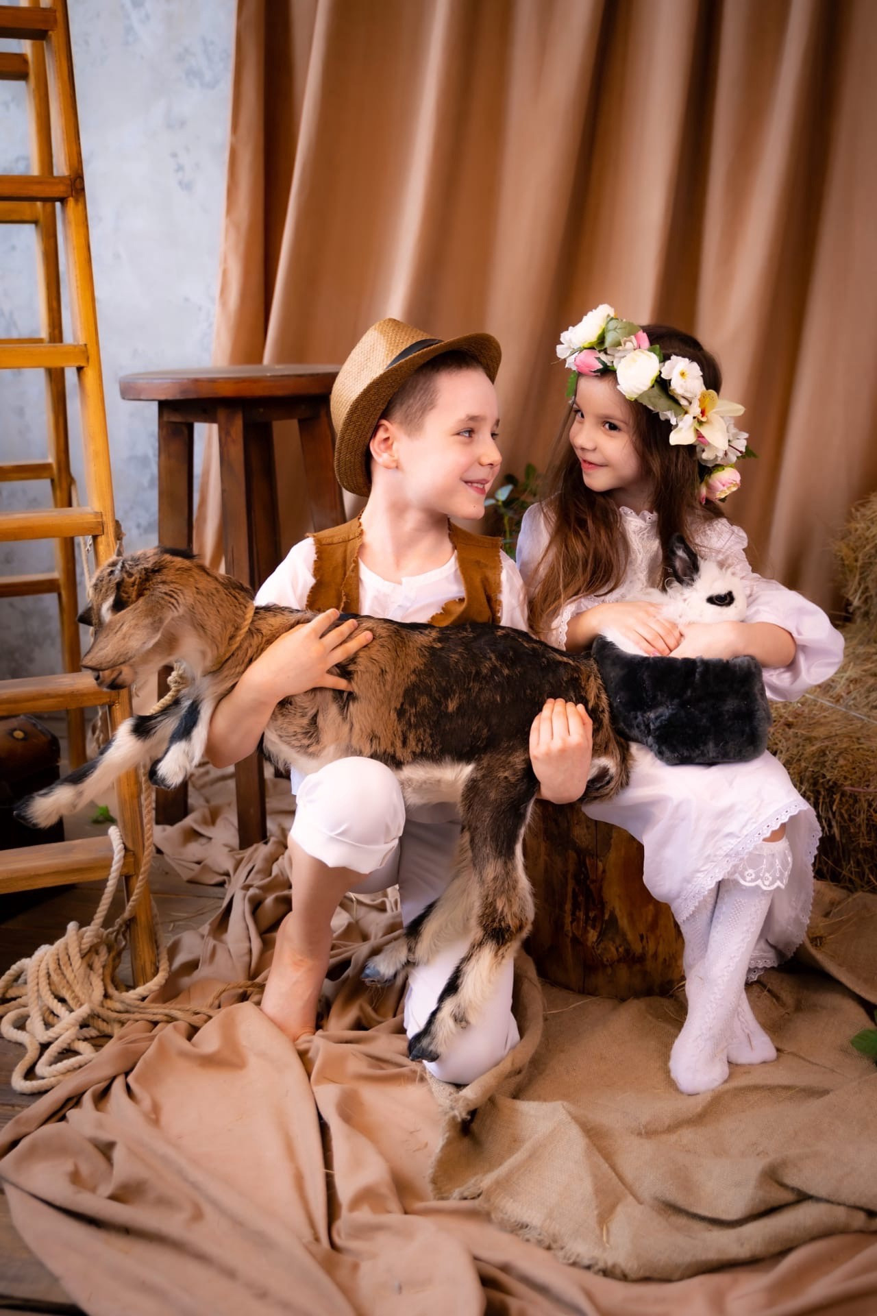 Фотодень с козлёнком и цыплятами. Фотограф Крещения, а также семейный и детский фотограф в Оренбурге