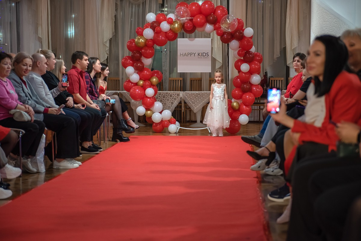 Выпускной в детской школе моделей HAPPYkids 2024. Семейный и коммерческий фотограф в Сочи Александр Бодунов