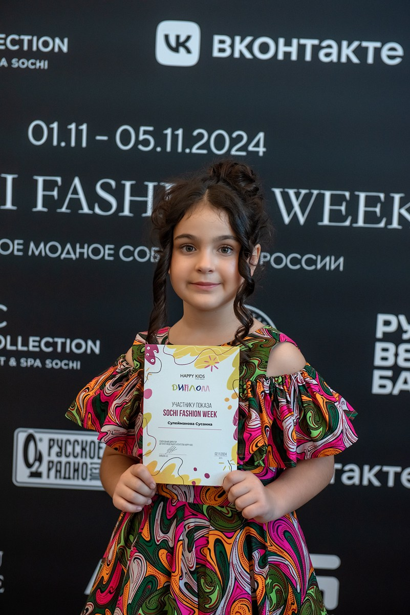 SochiFashionWeek2024 дизайнер Юлия Крылова. Семейный и коммерческий фотограф в Сочи Александр Бодунов