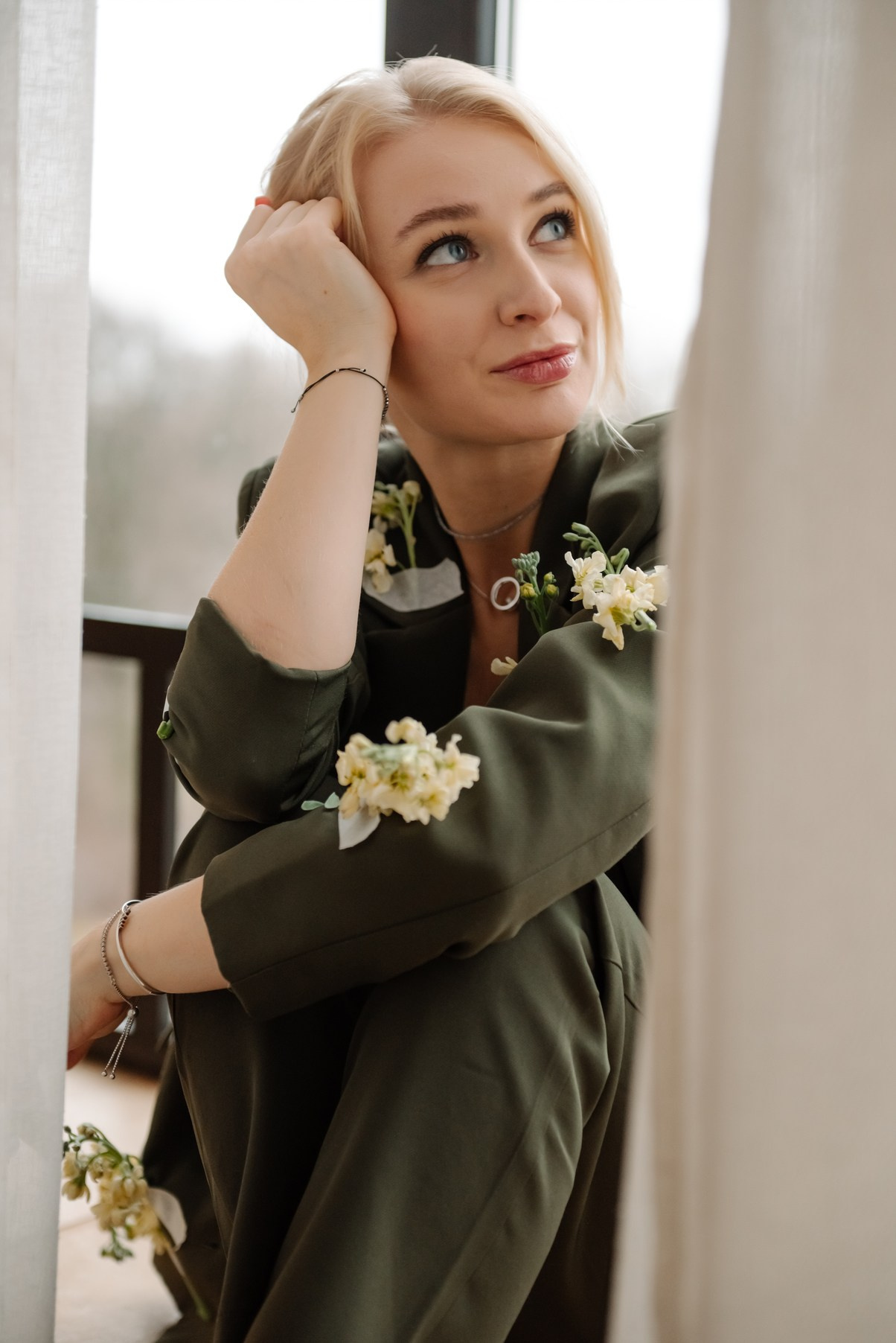 Индивидуальная. Деловой образ с цветами. Свадебный и сеейный фотограф в Санкт-Петербурге Елена Худякова