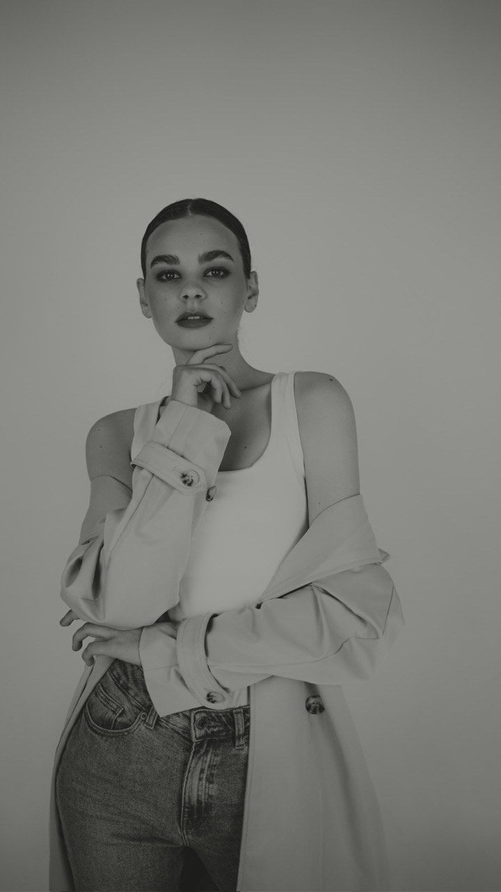 Черно-белая фотосессия на циклораме в фотостудии Новочеркасска «Рафинад». Свадебный фотограф в Ростове-на-Дону. Таинство Крещения и Венчания, семейные фотосессии. Алёна Чёботова