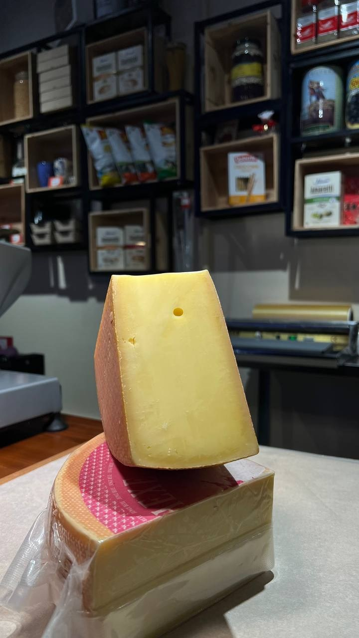 ФРОМАЖЕР (СПЕЦИАЛИСТ ПО ПОДБОРУ СЫРА)