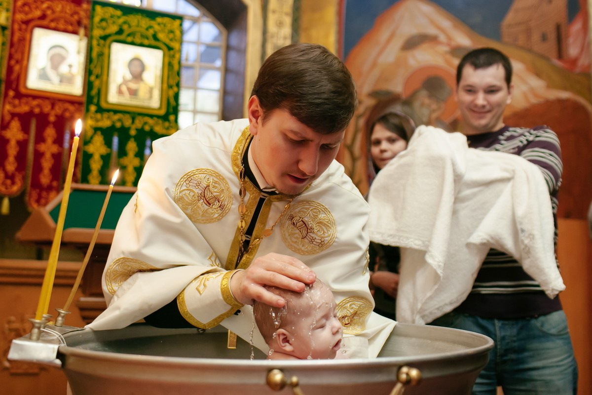 Крещение Казанская церковь Воскресенского Новодевичьего монастыря. Фотограф на крещение в Санкт Петербурге