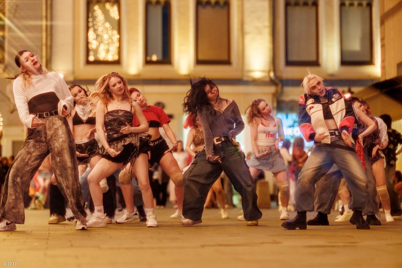 Cover dance in public'. Различные мероприятия и просто фотографии людей