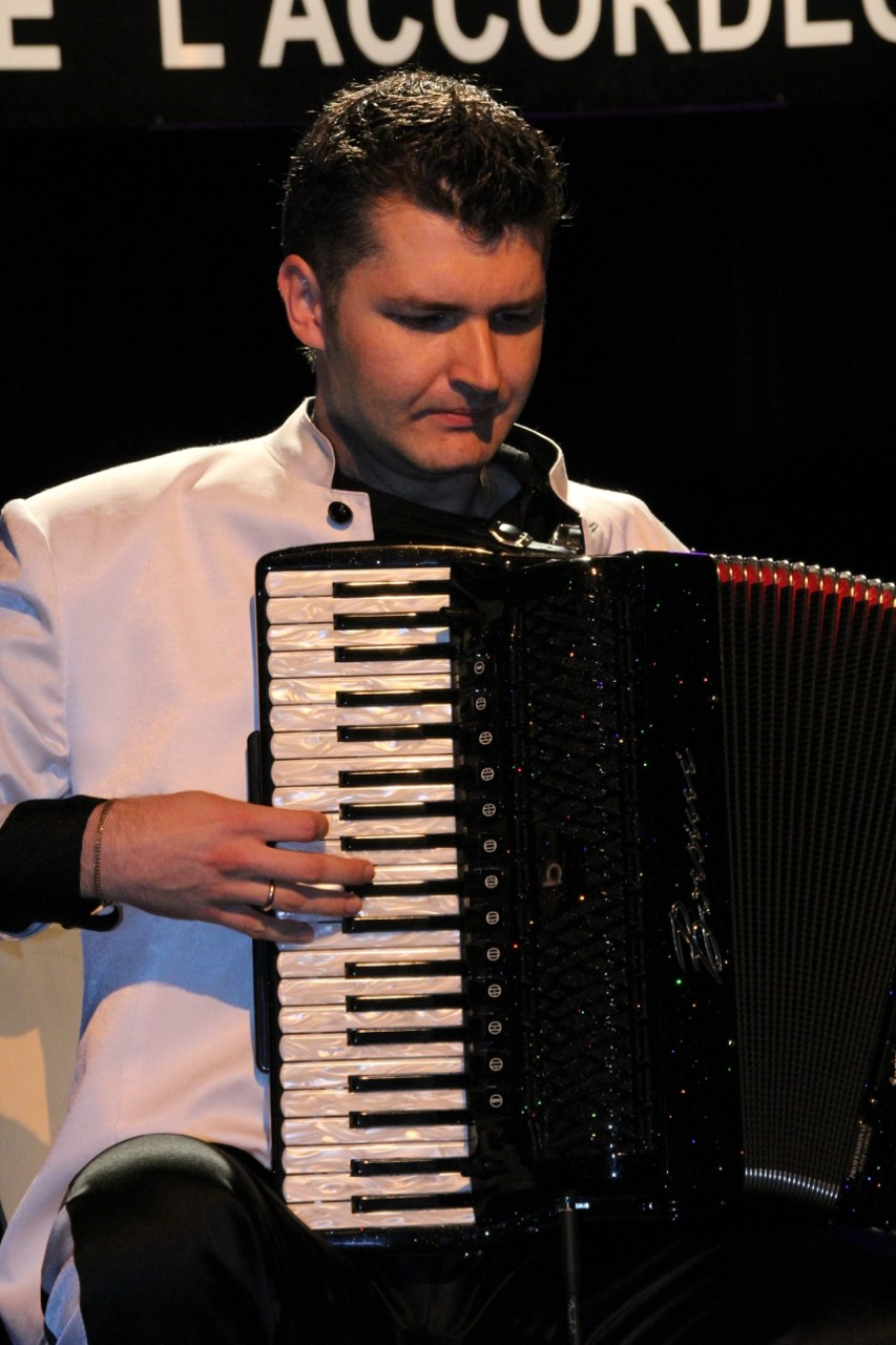 Аккордеонист Мирослав Лелюх