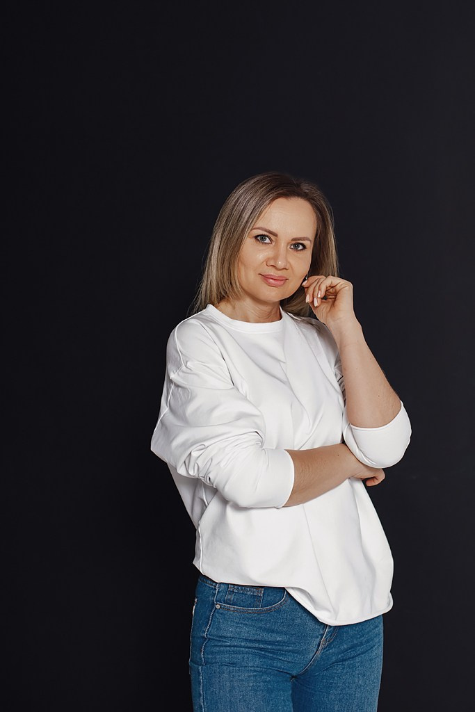 Контентная фотосессия для инструктора по нейрографике и эстетического коуча. Контентный фотограф в Перми Натали Кытманова