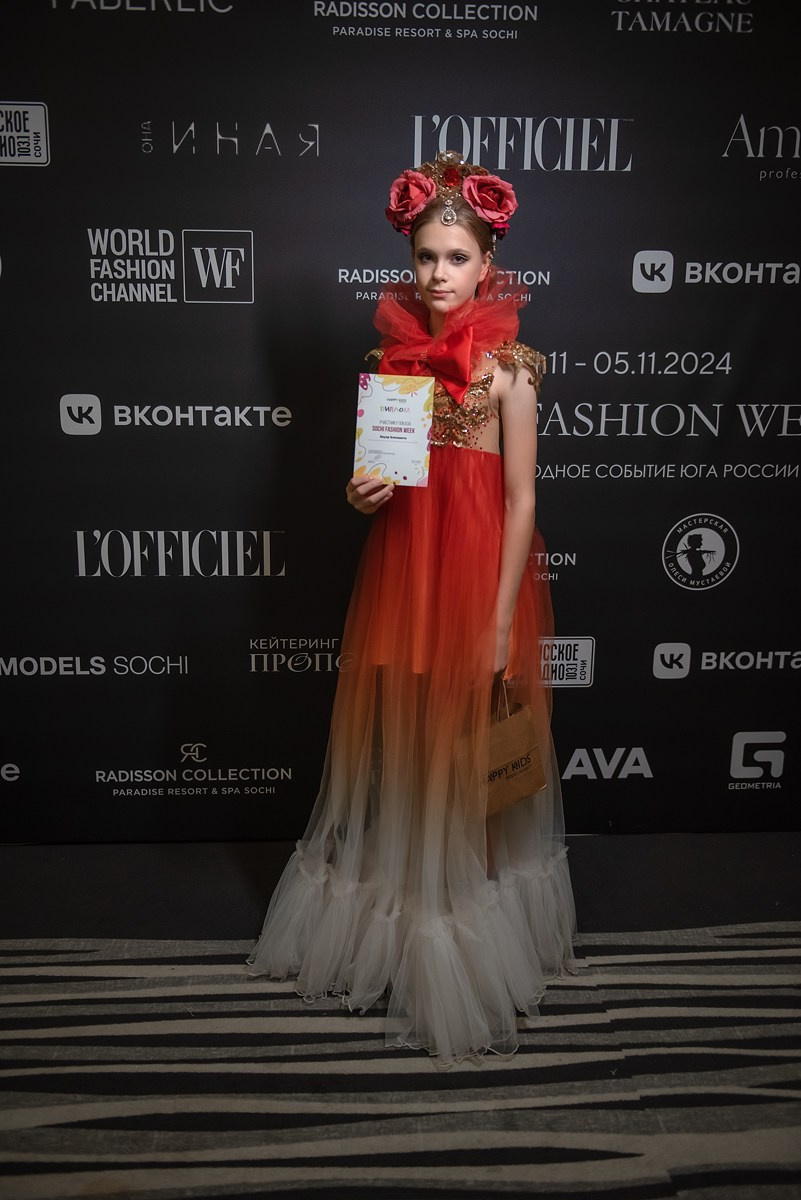 SochiFashionWeek2024 дизайнер Анохина Светлана. Семейный и коммерческий фотограф в Сочи Александр Бодунов