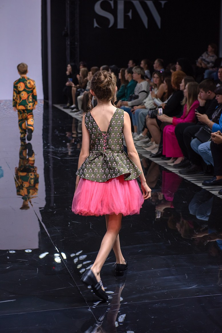 SochiFashionWeek2024 дизайнер Юлия Крылова. Семейный и коммерческий фотограф в Сочи Александр Бодунов