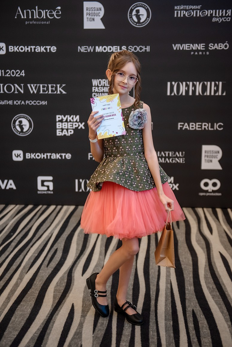 SochiFashionWeek2024 дизайнер Юлия Крылова. Семейный и коммерческий фотограф в Сочи Александр Бодунов